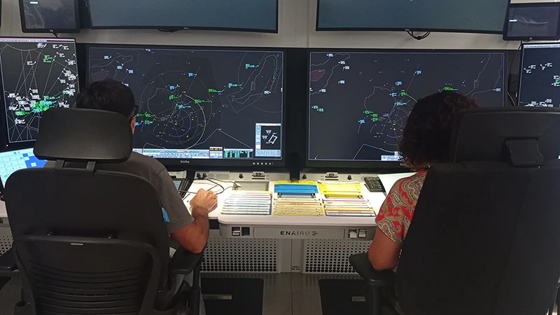 Sala del Centro de Control de ENAIRE en Canarias. Foto: Enaire